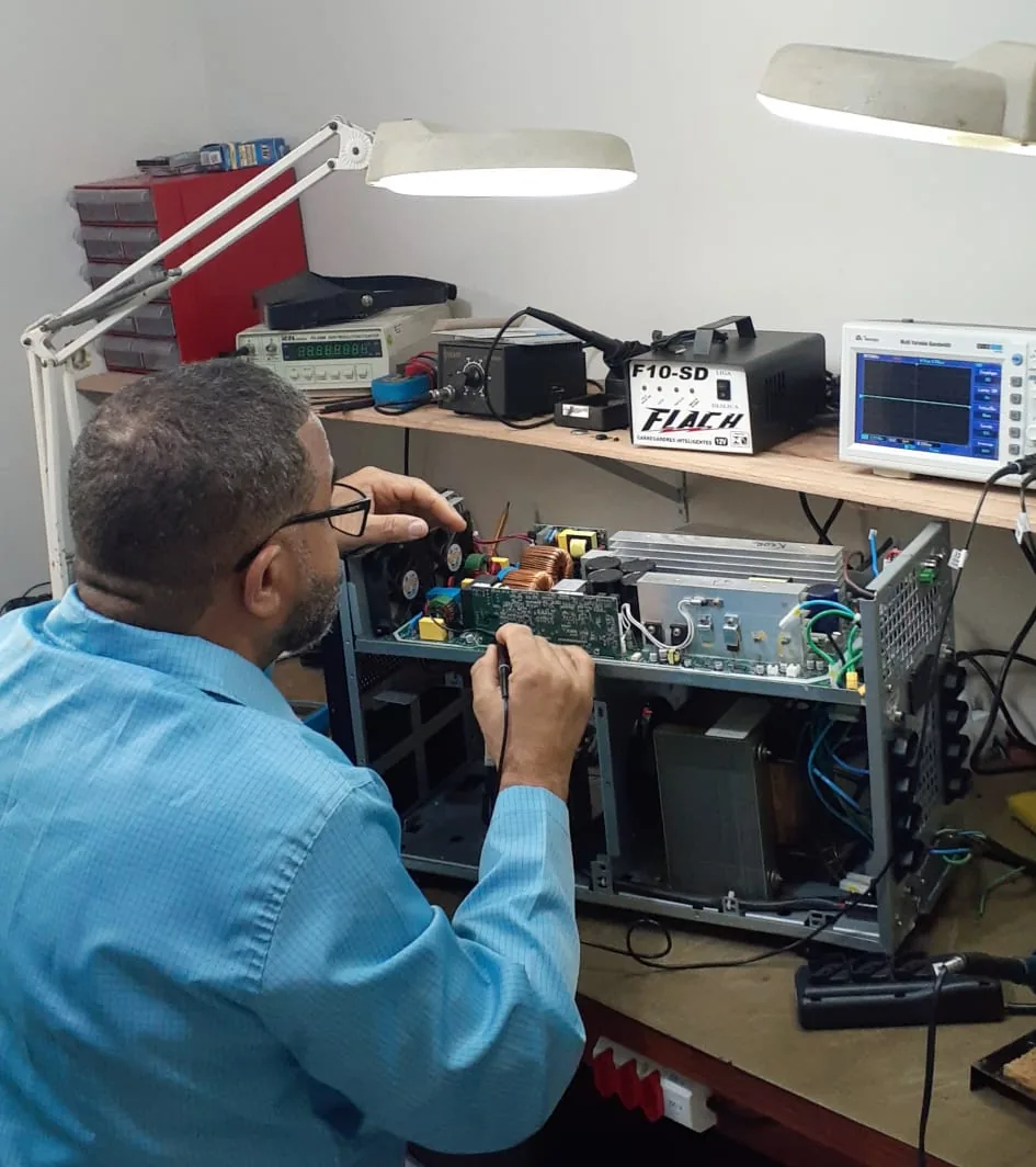 Serviço técnico em nobreak